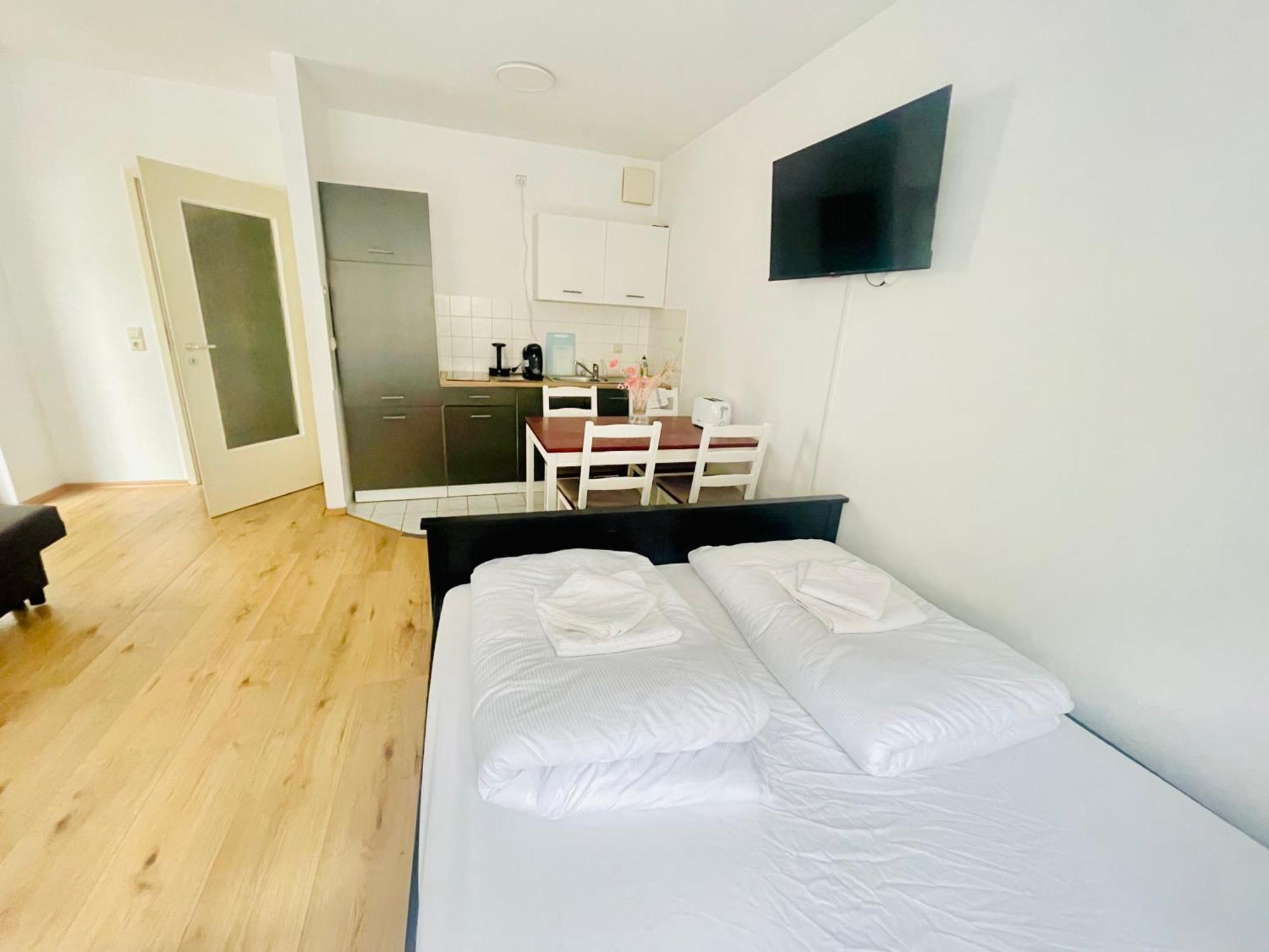 Studio Apartment In Stoetteritz With Balcony - Great Public Transport Links To The City Leipzig Extérieur photo